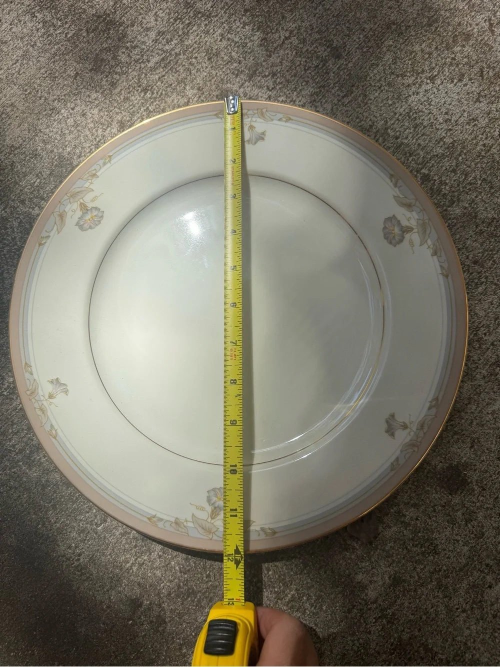 Set of 2 Mikasa Classic Floral Gold-Rimmed Dinner Plate - White and Gold